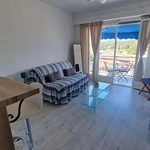 Petit A 100 M De La Appartement