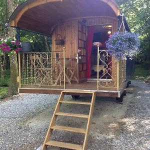 roulotte-le-domaine-des-ecrevisses.hotels-rhonealpes.com/